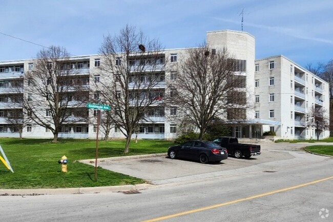 Building Photo - 1 Eastchester Avenue