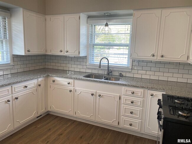 Foto del edificio - 2733 E 18th St