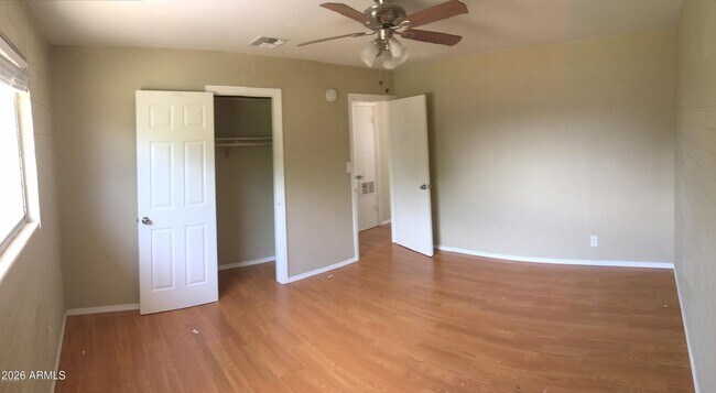 Foto del edificio - 7447 W Becker Ln
