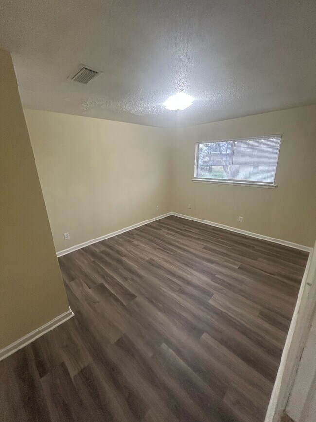 Foto del edificio - 5328 Ira Ln