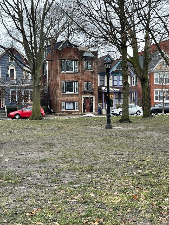 Building Photo - 62 Days Park