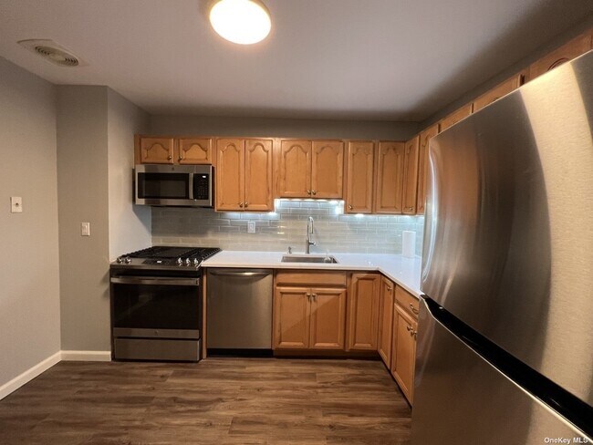 Foto del edificio - 36-36 Corporal Stone St