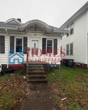 Building Photo - 1111 E Powell Ave