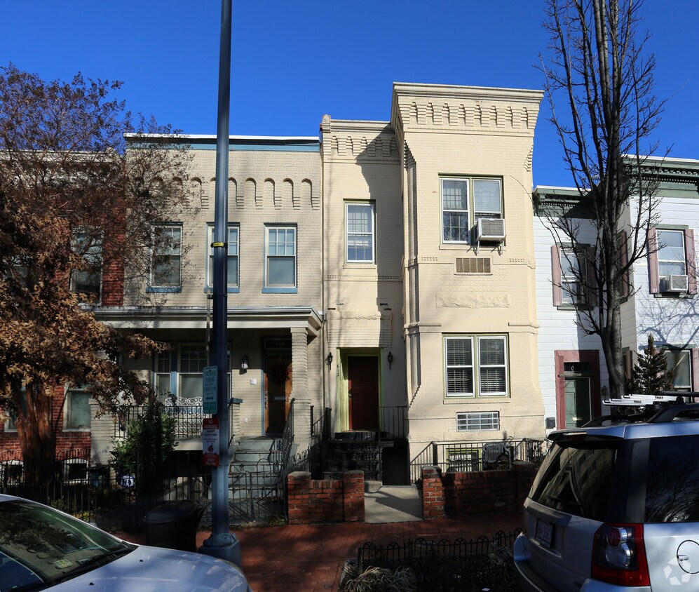 Building Photo - 612 Independence Ave SE
