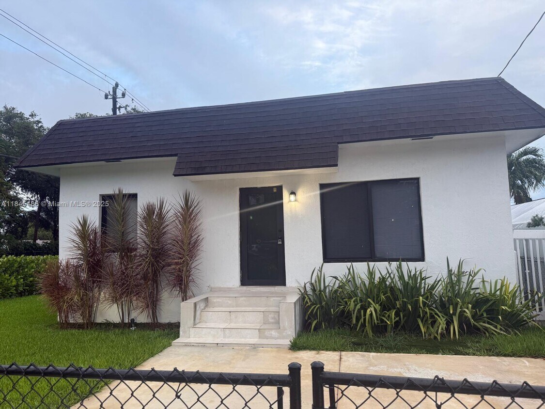 Primary Photo - 1800 NW 18th Terrace