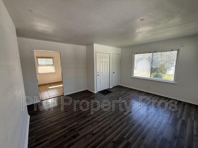 Foto del edificio - 5642 N 61st St