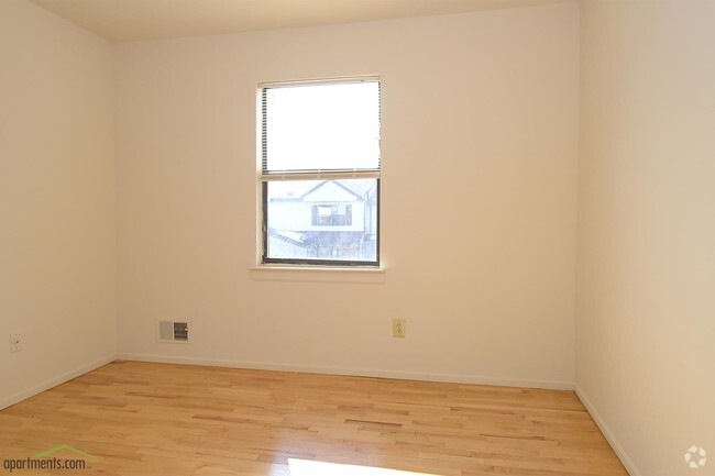 Bedroom - Chesterfield Townhomes