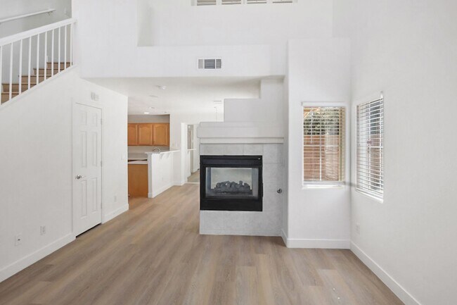 Foto del edificio - 2 Bedroom With 1 Car Garage In Gated Northwest Vegas Community