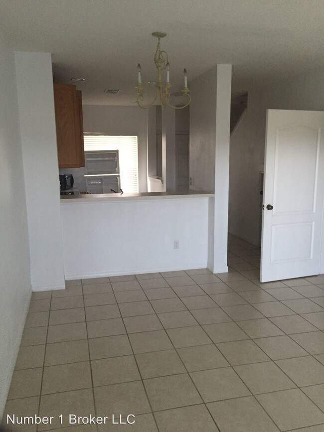 Building Photo - 10680 Savannah Wood Dr