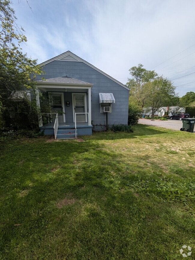 Building Photo - 962 7th St NE