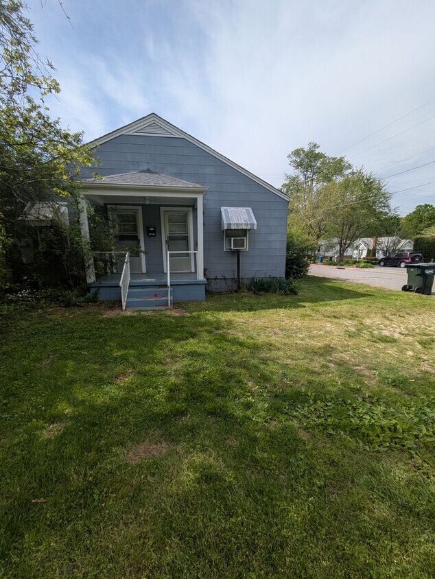 Foto principal - 1BD/1BA Unit in Hickory