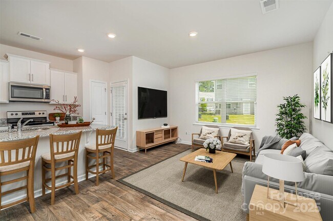 Foto del edificio - 7109 North Mills Rd
