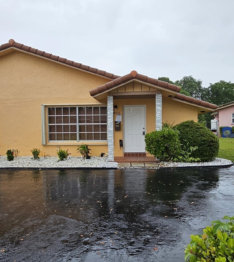 8015 NW 43rd St, Coral Springs, FL 33065 Townhome Rentals in Coral
