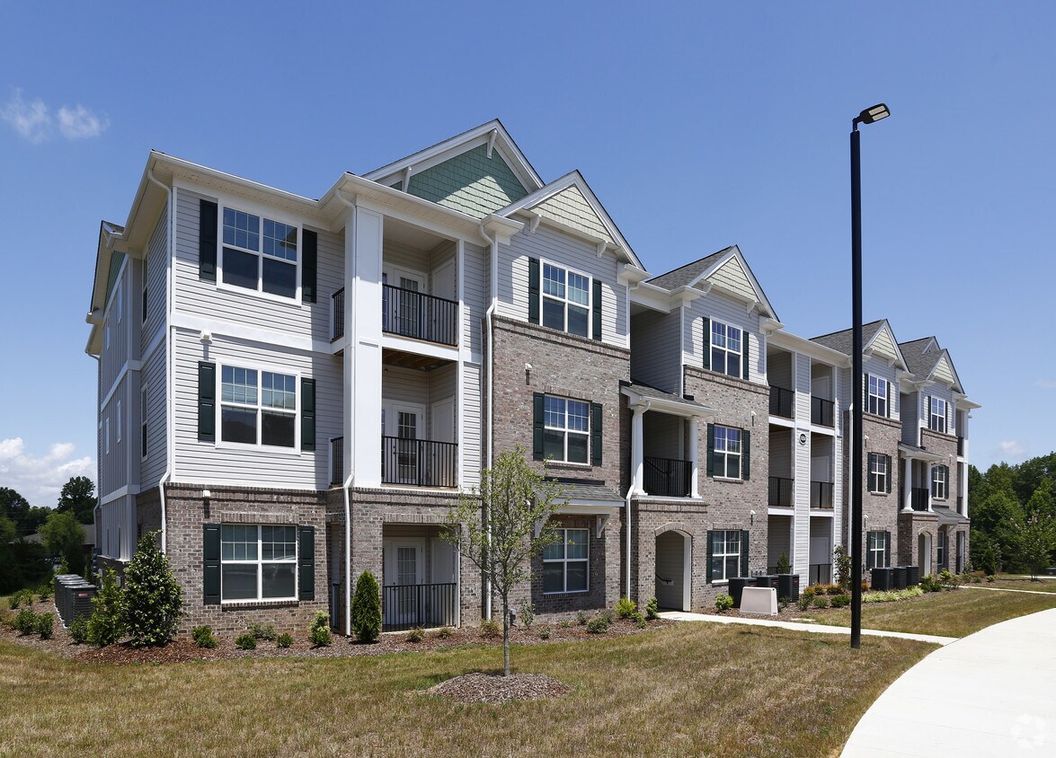 Fairway Village at Stoney Creek Apartments in Whitsett, NC