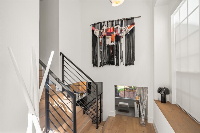 Foto del edificio - 258 Sentry Maple Pl