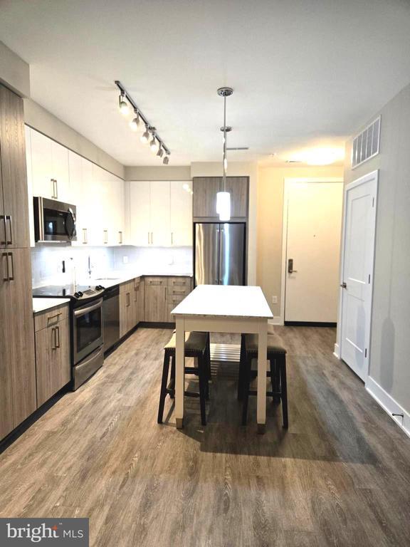 Building Photo - 145 Riverhaven Dr