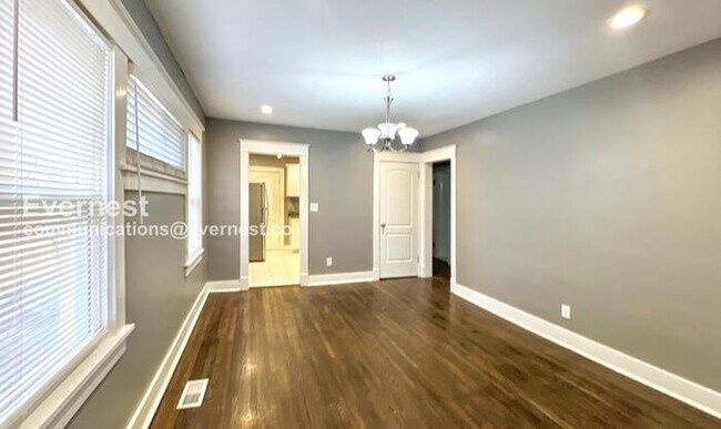 Foto del edificio - 3421 Indiana Ave