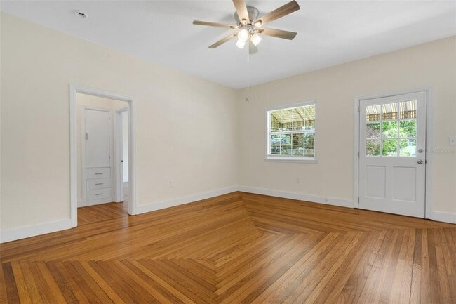 Building Photo - 934 Vistabula St