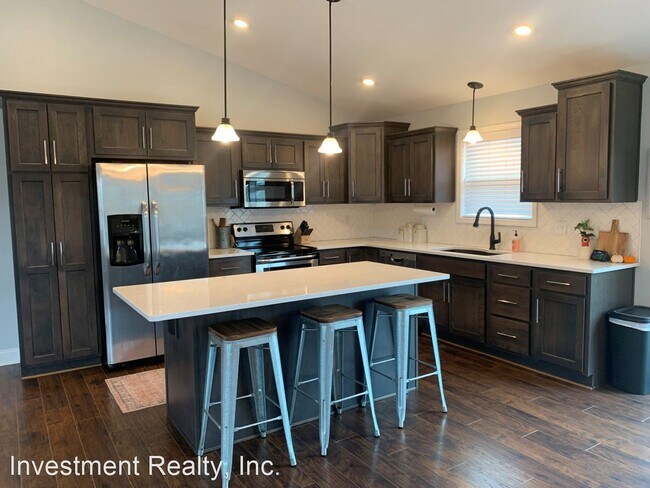 Foto del edificio - 5 br, 3 bath House - 120 Mary Catherine St