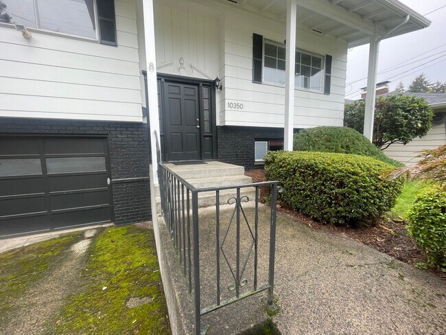 Foto del edificio - 3Bd/ 2.5Ba Home in Parkrose Heights Neighb...