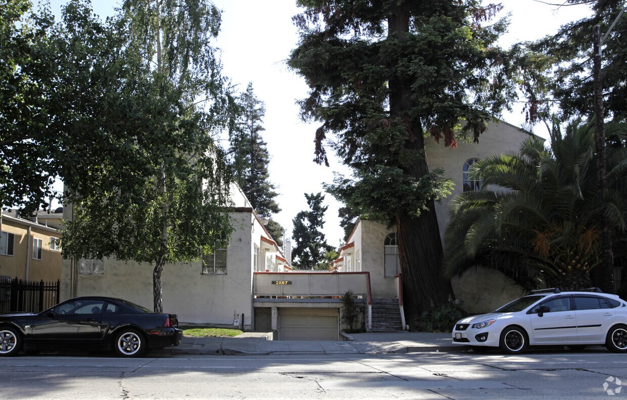 Foto principal - 2867 MacArthur Blvd