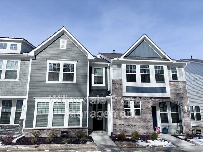 Building Photo - 456 La Maison Ave