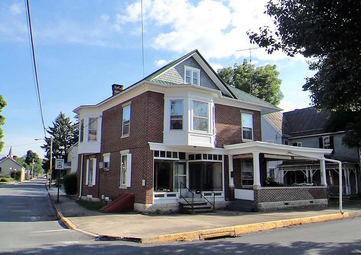 Primary Photo - 32 Oregon Street