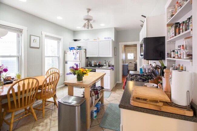 Foto del edificio - 37 Gold Star Rd