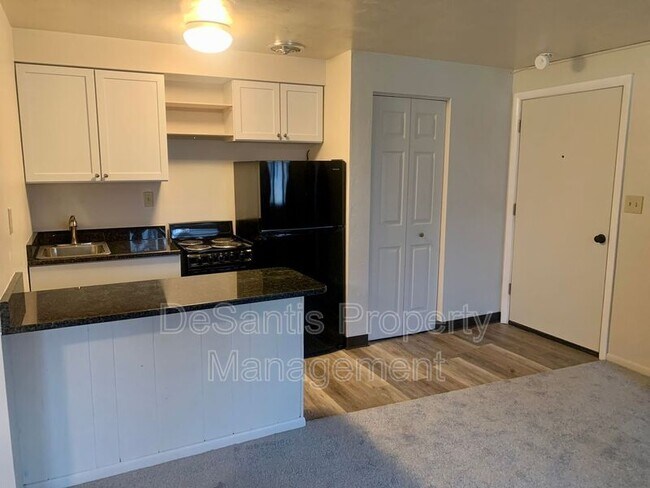 Foto del edificio - 404 Lunar Ln