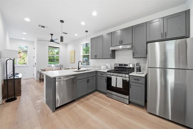 Foto del edificio - 2216 Yellow Jacket Ln
