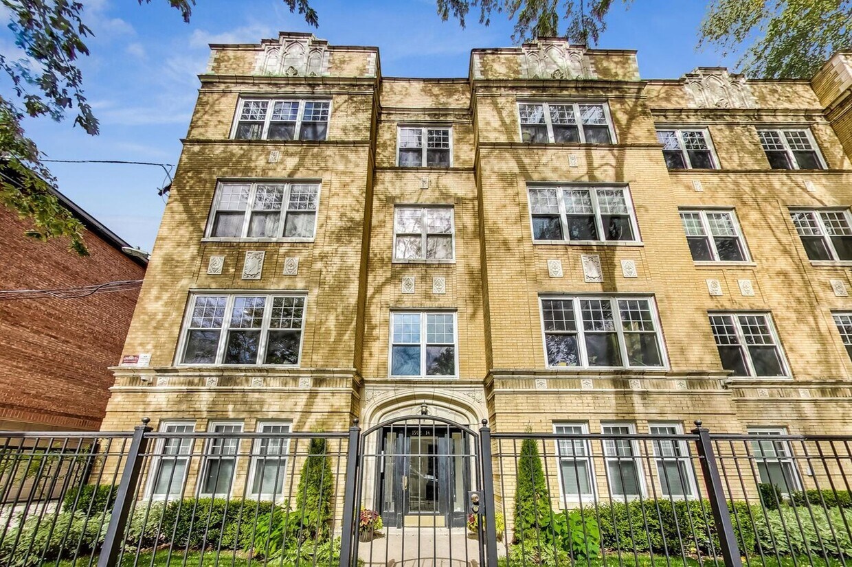 Foto principal - 1914 W Chase Ave