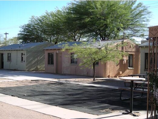 Foto del edificio - 3701 E 3rd St