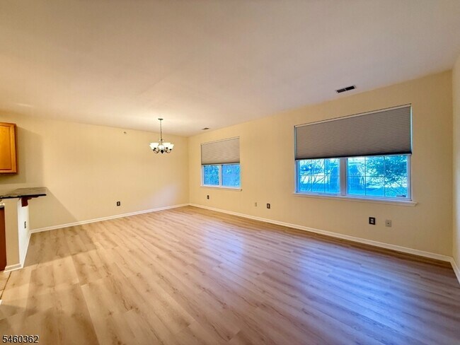 Building Photo - 48 Mountain View Ct