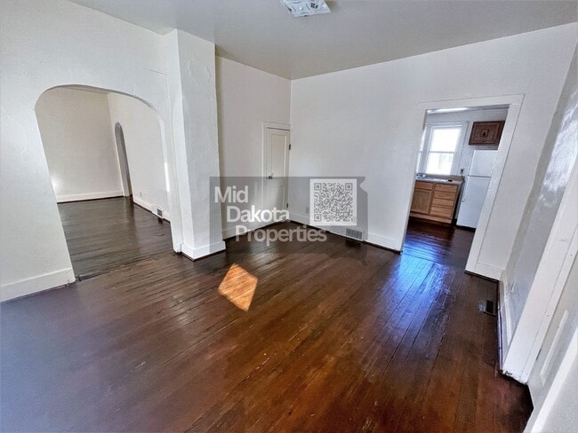 Foto del edificio - 1020 E 1st- 2 bedroom house with garage