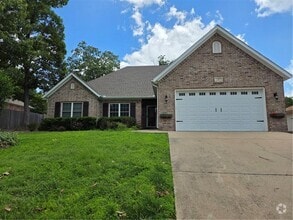 Building Photo - 15 Thackery Ln