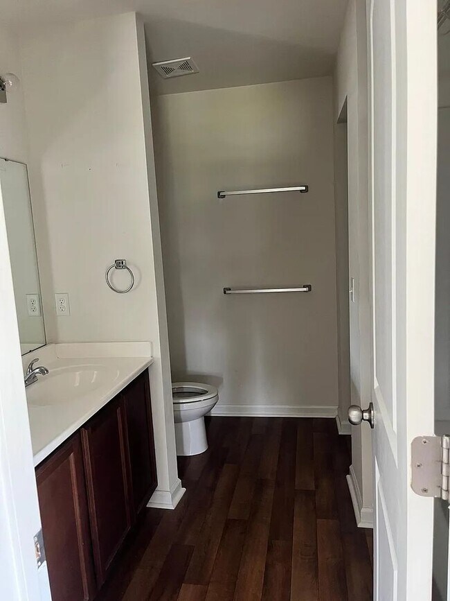 Foto del edificio - 3 bedroom, 2.5 bathroom home located in th...