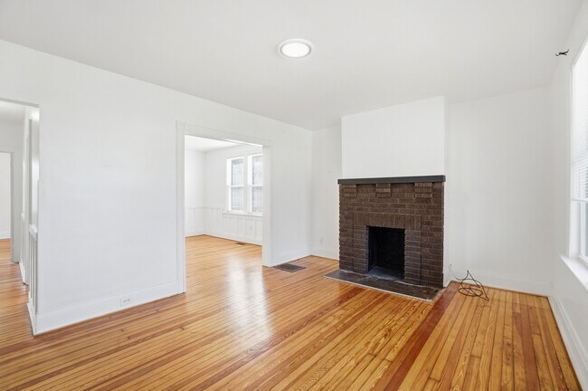 Foto del edificio - 8436 Burns Ave