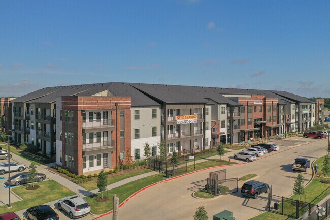 Building Photo - Westhouse Flats