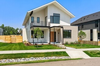 Building Photo - 2155 Vine Ave