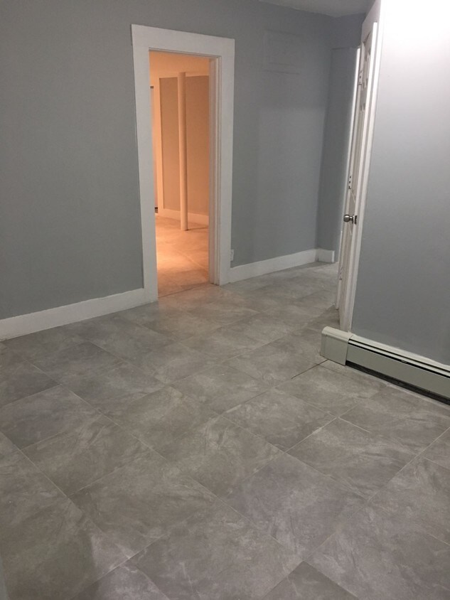 Foto del edificio - 93-05 Albert Rd