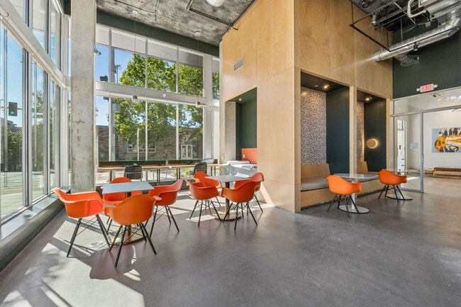 Building Photo - Metro 5000
