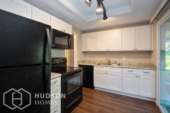 Foto del edificio - 18421 Bellmore Ave