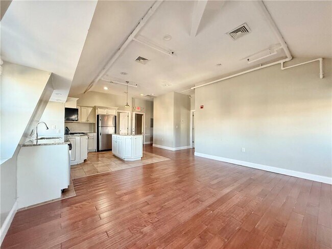 Foto del edificio - 23 Peck Ln