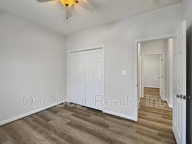 Building Photo - 6268 Chelsea Crescent