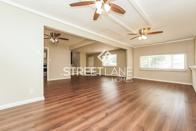 Building Photo - REDUCED!