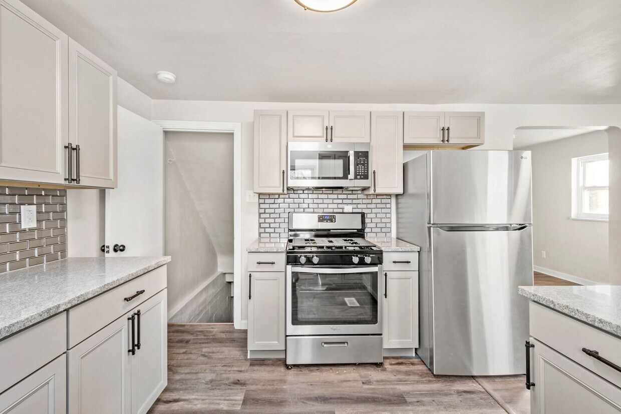 Stunning 2 bedroom home in Mt. Washington available May 1! - Stunning 2 bedroom home in Mt. Washington available May 1!