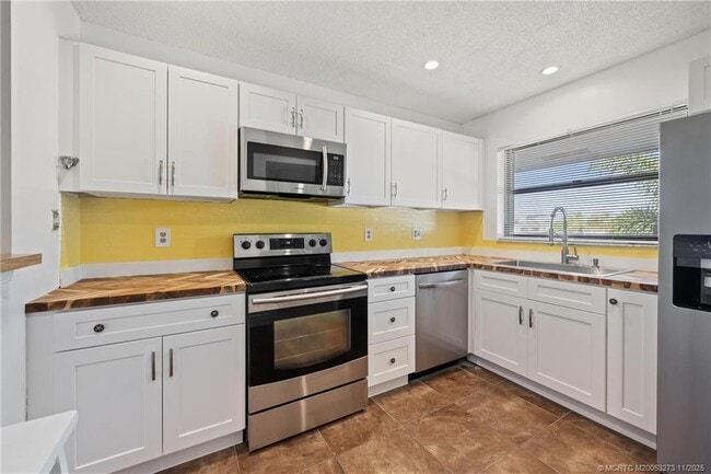 Building Photo - 1210 SE Parkview Pl