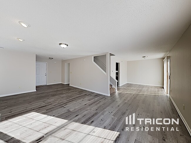 Building Photo - 10333 Liverpool Way