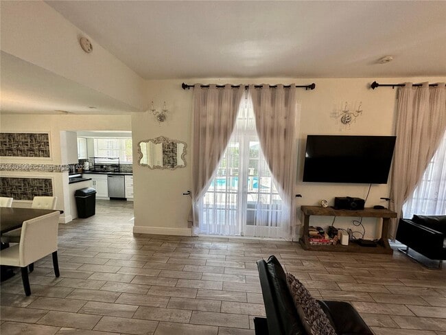 Building Photo - 1255 Van Buren St