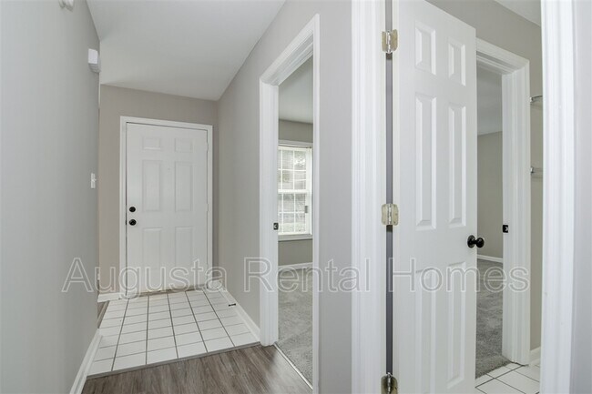 Building Photo - 3033 Brookhaven Way